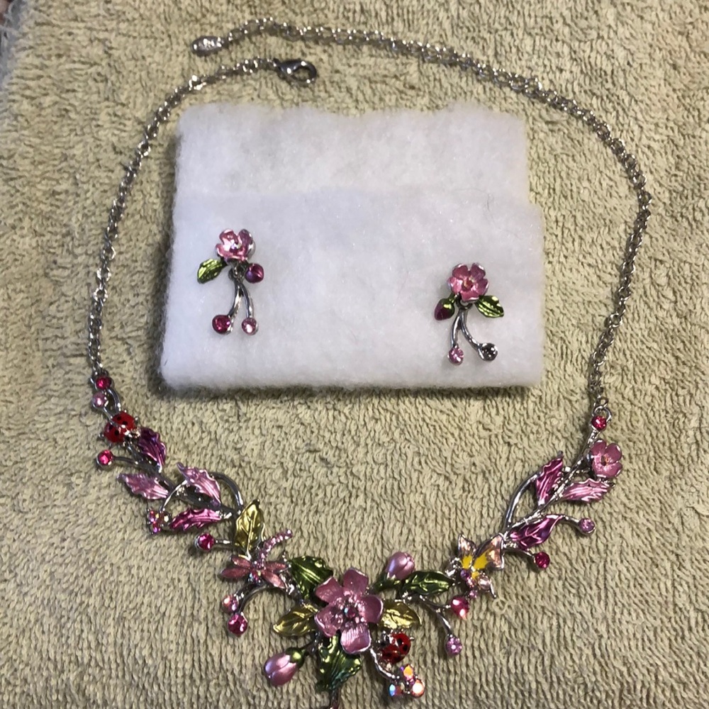 Jewelry, necklace and pierced earrings